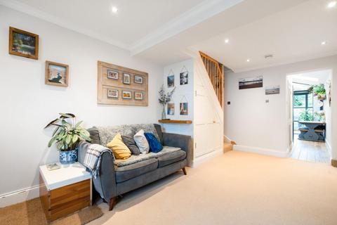 16 Cline Road, Guildford, GU1 3NB