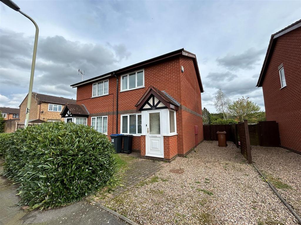 Kinross Way, Hinckley LE10 2 bed semidetached house £800 pcm (£185 pw)