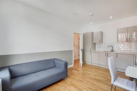 2 bedroom flat to rent, Fulham Palace Road, Hammersmith, London