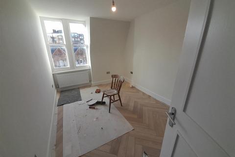 2 bedroom flat to rent, Comeragh Road, London