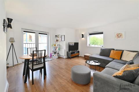 2 bedroom apartment for sale, Lamb Court, Narrow Street, E14