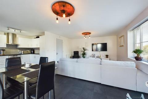 2 bedroom apartment to rent, Blease Close, Trowbridge BA14