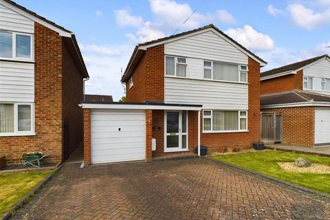 11 Lyneham Way, Trowbridge, BA14 7DR
