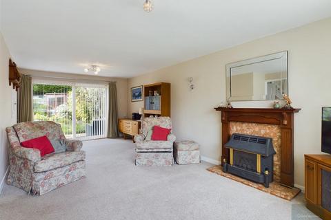 11 Lyneham Way, Trowbridge, BA14 7DR