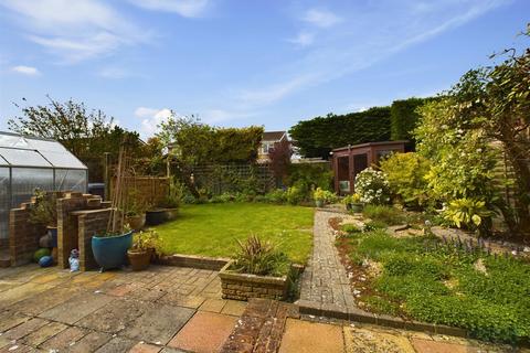 11 Lyneham Way, Trowbridge, BA14 7DR