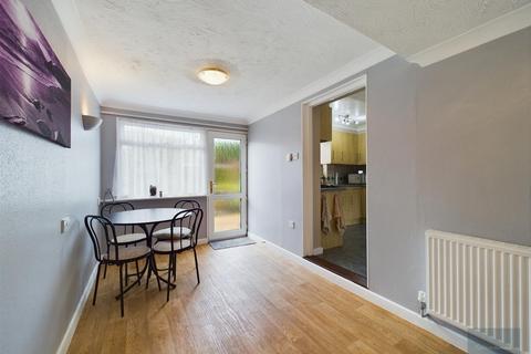 11 Lyneham Way, Trowbridge, BA14 7DR