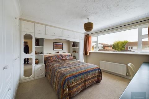 11 Lyneham Way, Trowbridge, BA14 7DR