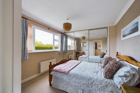 11 Lyneham Way, Trowbridge, BA14 7DR