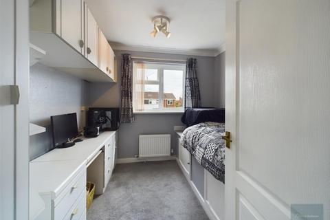 11 Lyneham Way, Trowbridge, BA14 7DR
