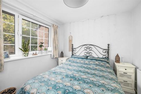 63 Compton Vale, Plymouth, PL3 5DX