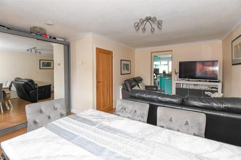 26 Cherry Gardens, Trowbridge, BA14 7AU