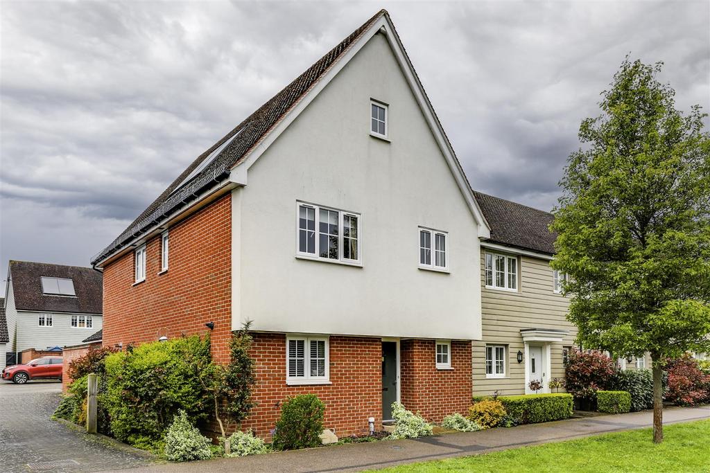3 Saffron Way Dunmow cm6 1hf 45 copy.jpg