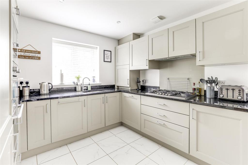 High Quality Kitchen/Dining Room