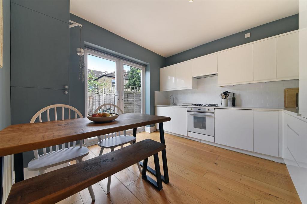 Clive Road, Colliers Wood SW19 1 bed flat for sale £450,000