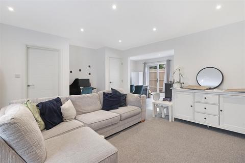3 bedroom detached house to rent, Stoneycroft Road, Woodford Green