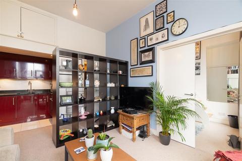 1 bedroom flat to rent, Sinclair Road, London, W14