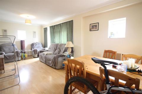 94 Stort Tower, Harlow, CM20 2NX