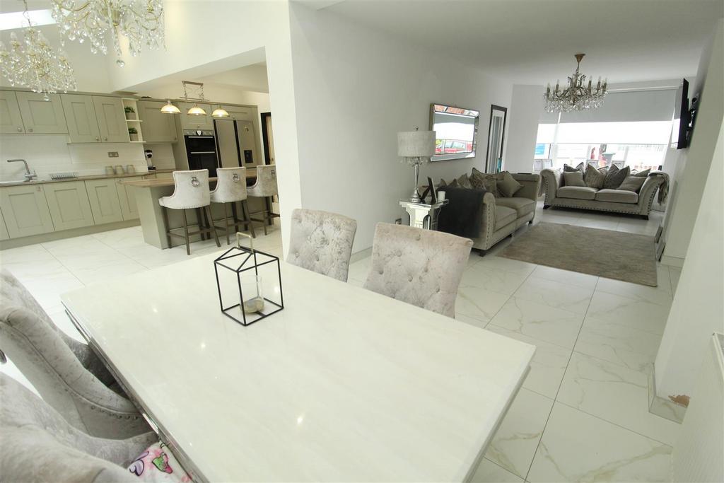 Family Room/Dining Room