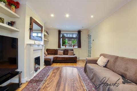 26 Maple Grove, Brentford, TW8 8NJ