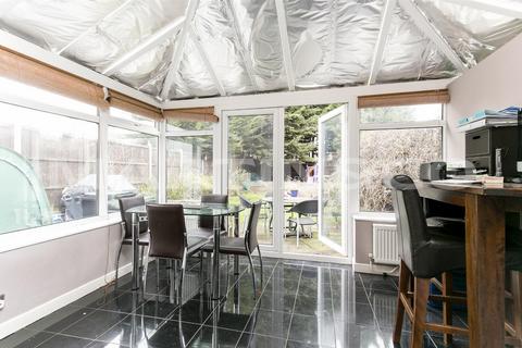 26 Maple Grove, Brentford, TW8 8NJ