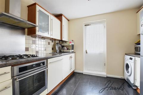 26 Maple Grove, Brentford, TW8 8NJ