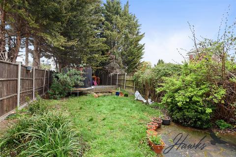 26 Maple Grove, Brentford, TW8 8NJ
