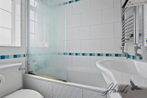 26 Maple Grove, Brentford, TW8 8NJ