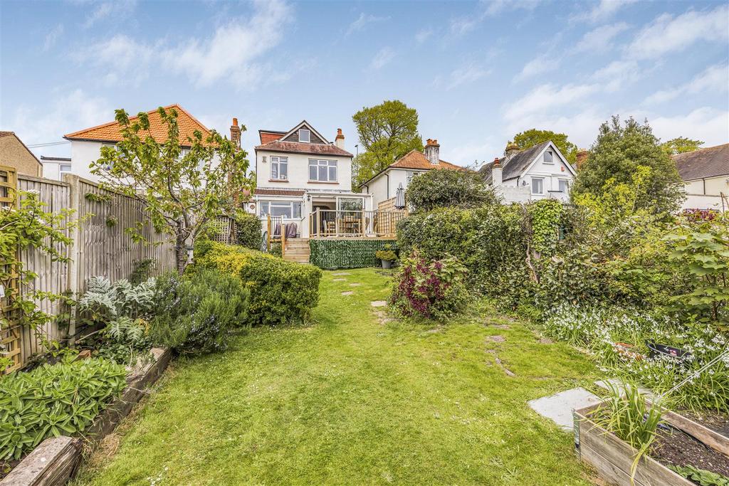 Havant Road, Portsmouth PO6 5 bed detached house for sale £525,000