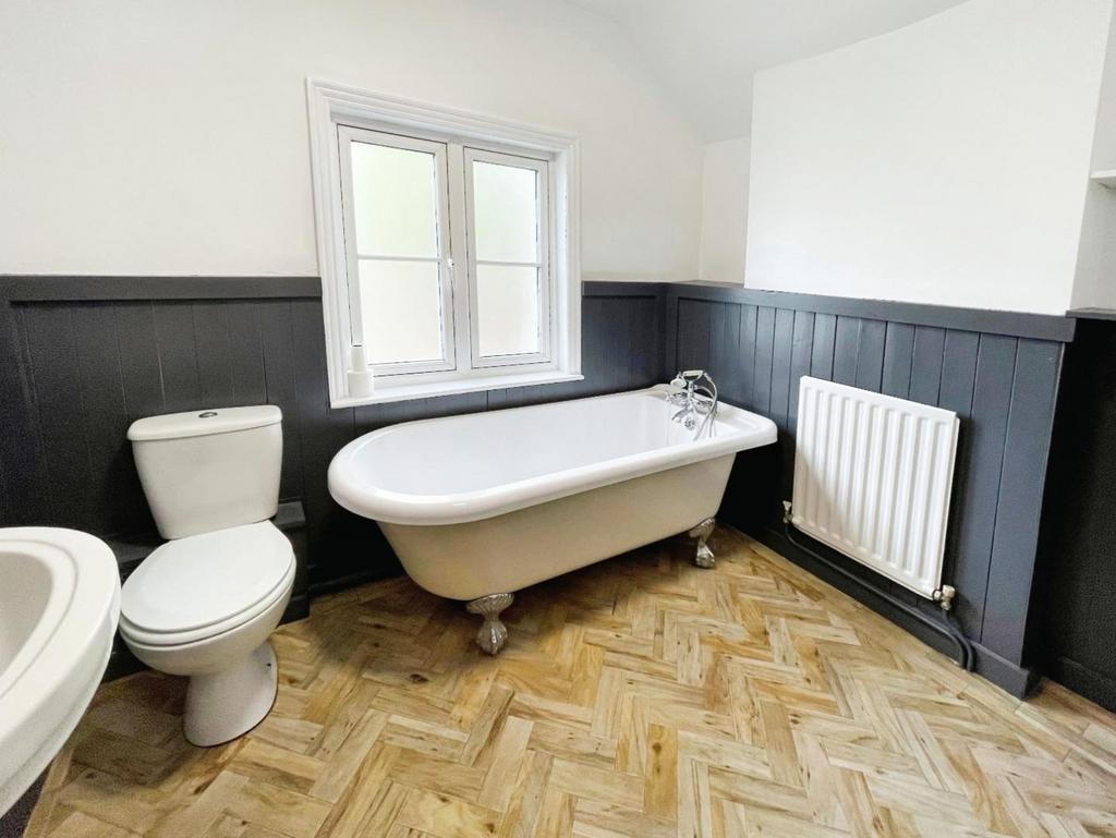 8385ae23-Bathroom.jpg