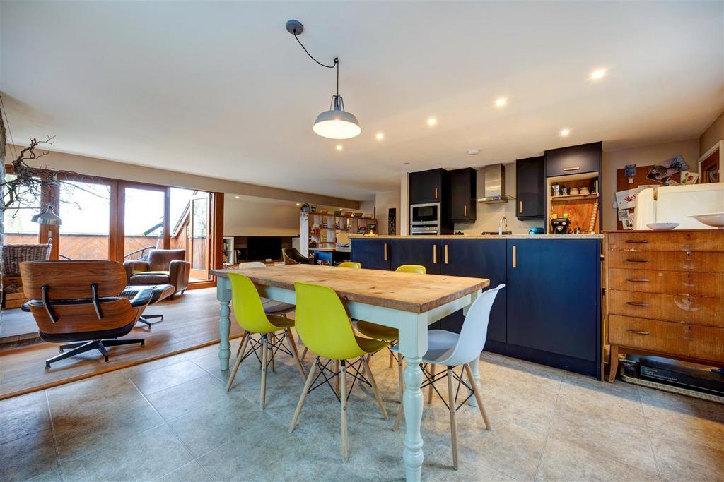 Open Plan Kitchen & Living Areas