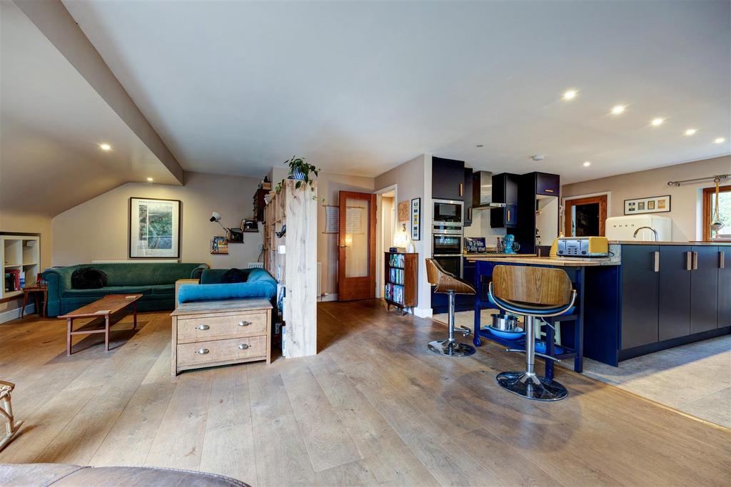 Open Plan Kitchen & Living Areas