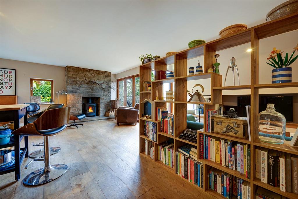 Open Plan Kitchen & Living Areas
