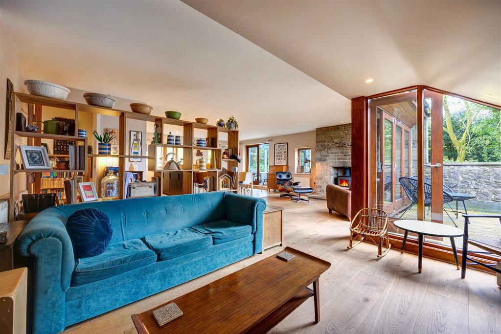 Open Plan Kitchen & Living Areas