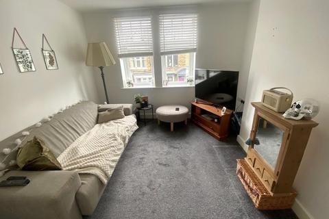 1 bedroom flat to rent, Grange Avenue, Harrogate, HG1 2AG