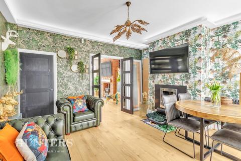 60 Lyndhurst Road, Oldham, OL8 4JG