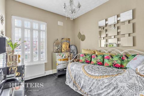 60 Lyndhurst Road, Oldham, OL8 4JG