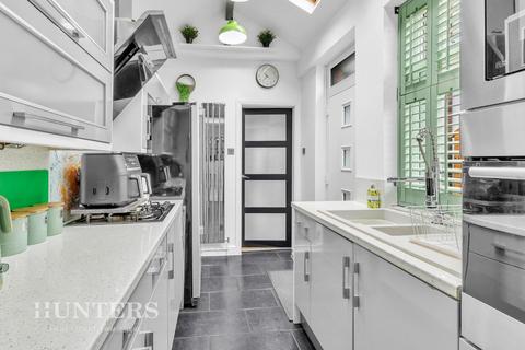 60 Lyndhurst Road, Oldham, OL8 4JG