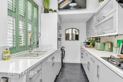 60 Lyndhurst Road, Oldham, OL8 4JG