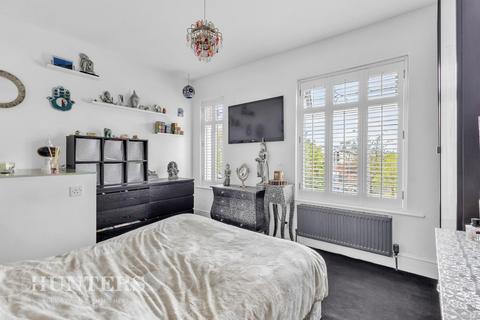 60 Lyndhurst Road, Oldham, OL8 4JG