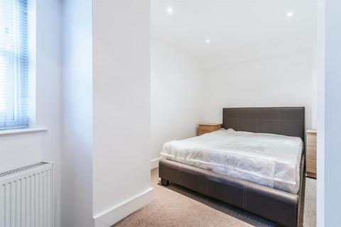2 bedroom flat to rent, Chapel Market, London, N1