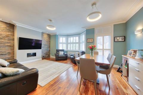 4 bedroom maisonette to rent, Stanton Road, West Wimbledon, SW20