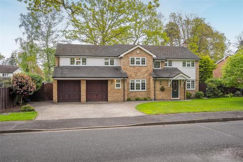 1 Oaklands Close, Ascot, SL5 7NG