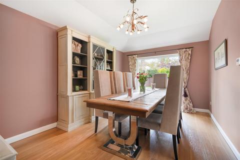 1 Oaklands Close, Ascot, SL5 7NG