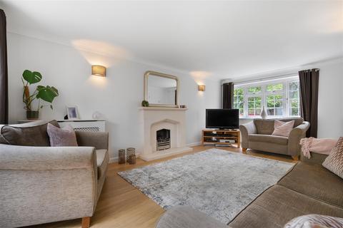 1 Oaklands Close, Ascot, SL5 7NG