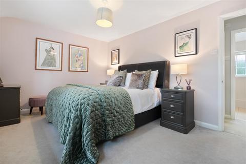 1 Oaklands Close, Ascot, SL5 7NG