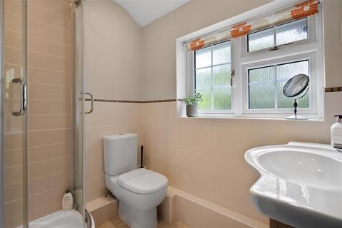 1 Oaklands Close, Ascot, SL5 7NG