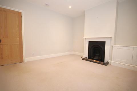 3 bedroom house to rent, Cooper Road, Guildford