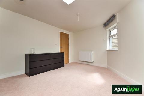 3 bedroom detached house to rent, Dale Grove, North Finchley N12