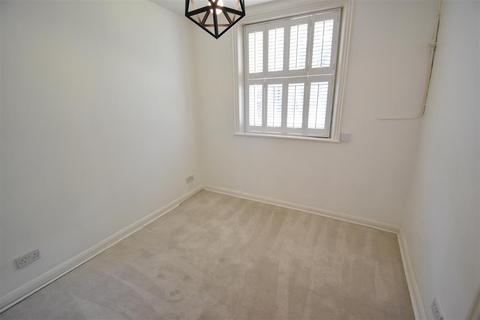 2 bedroom apartment to rent, North Road, Surbiton