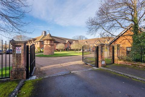 3 bedroom retirement property for sale, Wargrave Road, Henley-On-Thames RG9